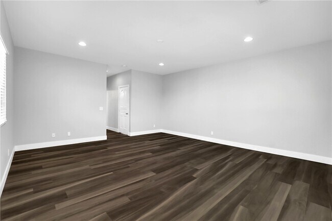 Building Photo - 2141 E Nugent St