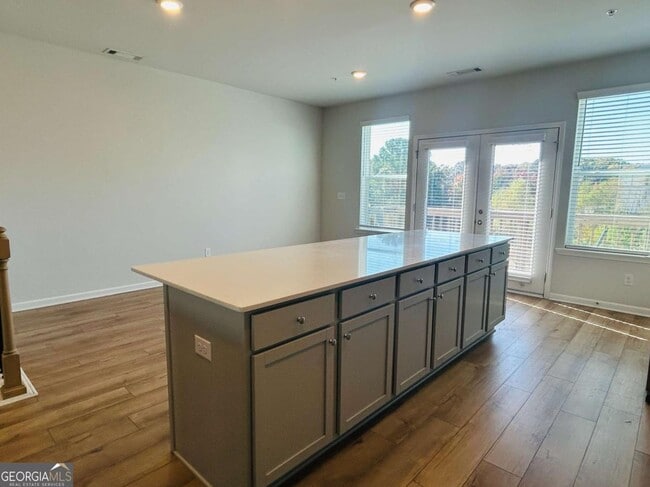 Building Photo - 140 Reese St