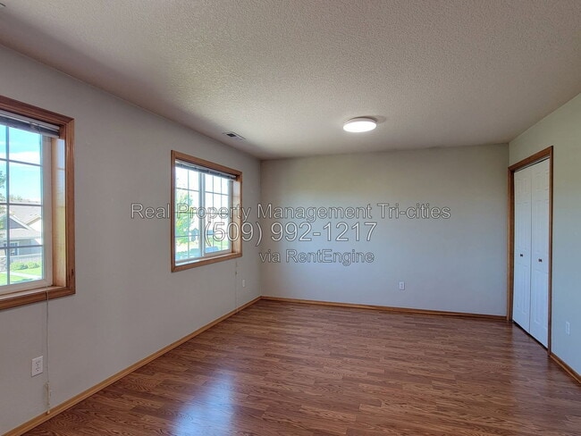 Building Photo - 476 Satus St