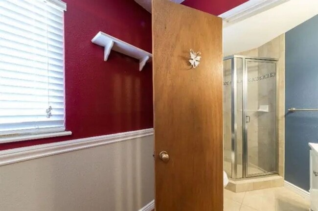 Building Photo - 4014 E Fedora Ave