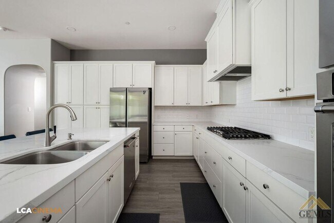 Building Photo - Luxury Living in Windermere Seven Oaks: Modern 5 Bed, 3 Bath Home with Pool, Solar, and Gated Nei...