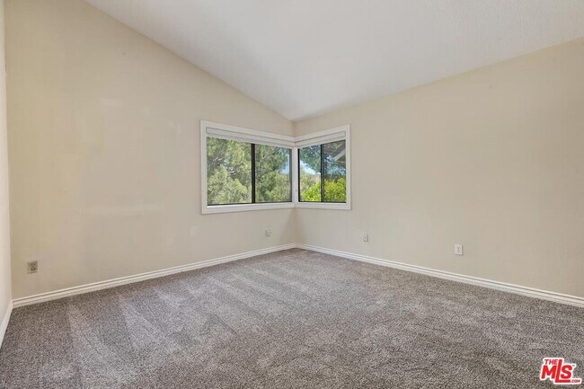 Building Photo - 4210 Lost Springs Dr