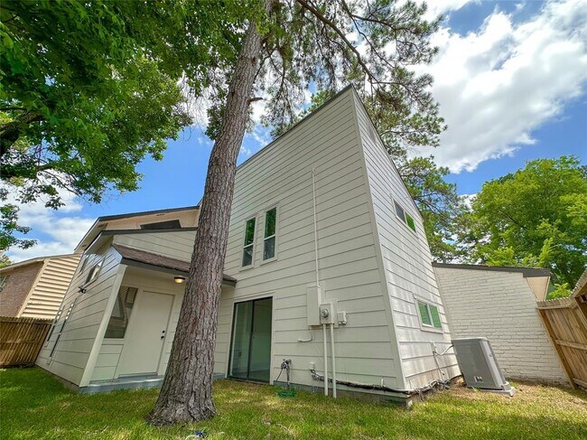 Building Photo - 17809 Cluster Ct