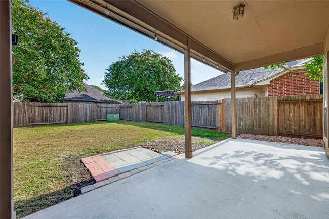 Building Photo - 2110 Castle Gardens Ln