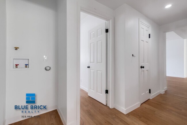 Building Photo - 5320 Corteen-18