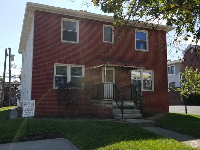 Building Photo - 324 E 3rd St