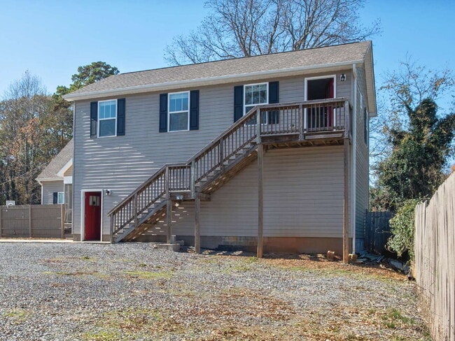 Building Photo - Unique Live/Work Opportunity With Large Fenced Yard Plus Outdoor Storage