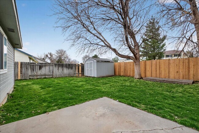 Building Photo - GREAT LOCATION - 3bd/2ba Home w/Room to Park Your Toys!