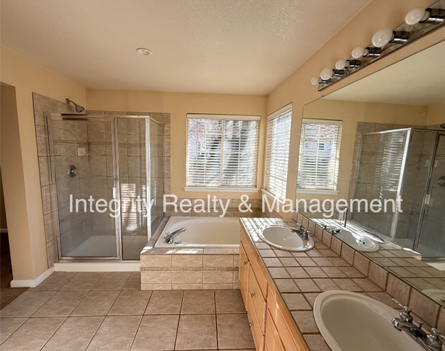 Building Photo - 12664 E Harvard Cir