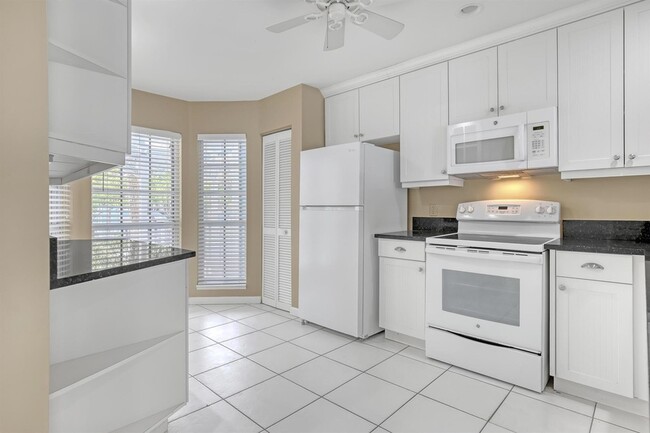 Building Photo - 604 Ocean Dunes Cir