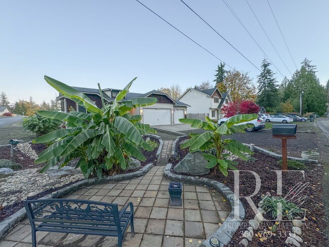Building Photo - Single Story, Tranquil Gardens, 3-Car Garage!