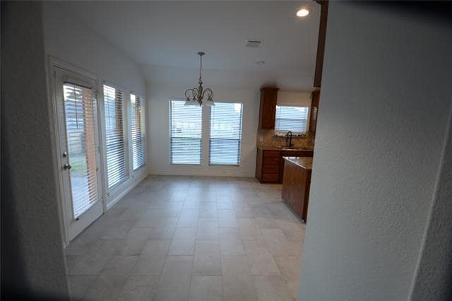 Building Photo - 3004 Glenwood Ct