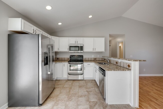 Building Photo - Nicely updated and well-maintained 3 bedro...
