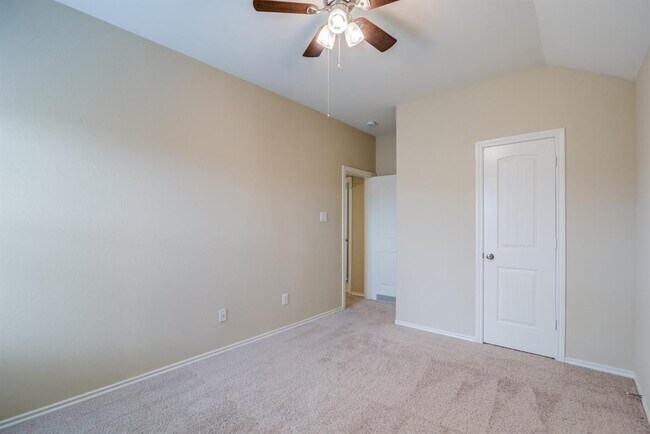Building Photo - 6879 Dogwood Cliff Ln