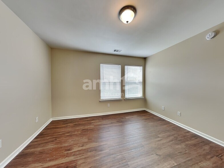 Building Photo - 153 Fox Glen Ct