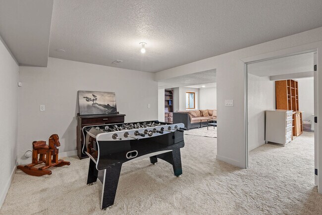 Building Photo - 2213 Grosvenor Ct