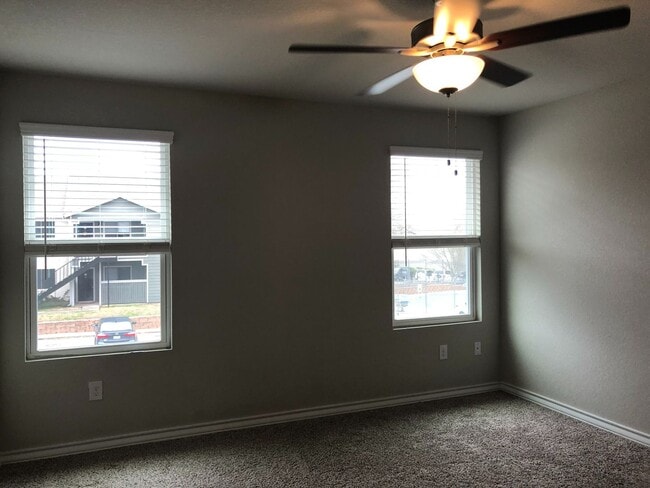 Building Photo - Town home for rent