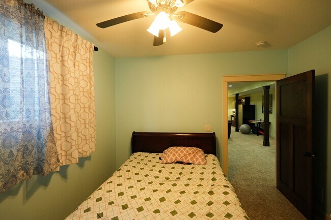 Building Photo - "Luxury Ranch Living: Your Dream Home with Furnished Basement in Urbandale"