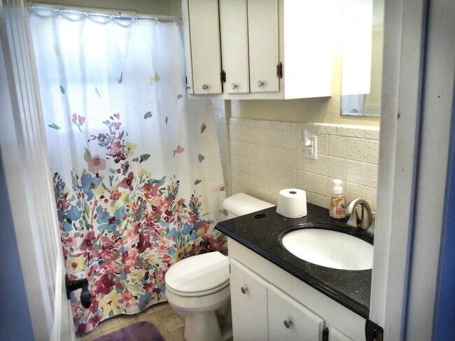 Building Photo - 806 S McFarland St