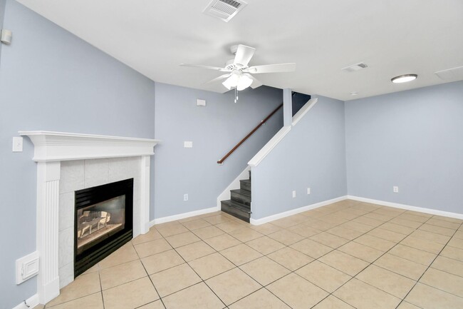 Building Photo - 10403 Shadow Oaks Dr