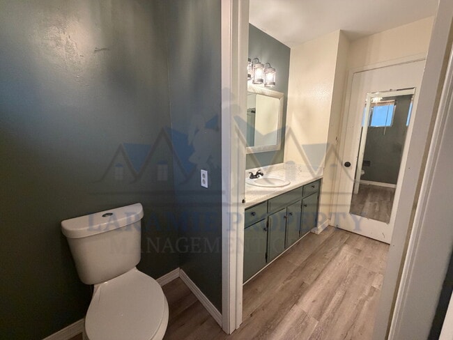 Building Photo - 3 Bedroom Home