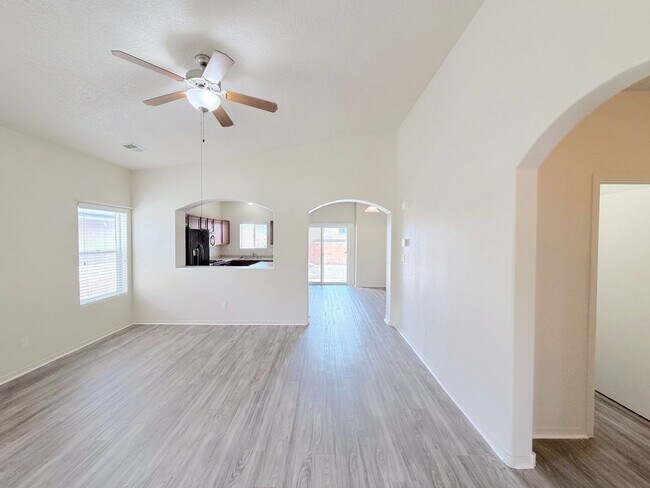 Building Photo - Beautiful 3 bed 2 bath in SW Albuquerque! Spacious layout. New Flooring! 2 Car Garage. Near 98th ...