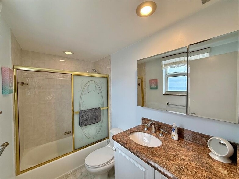 Building Photo - 4250 Galt Ocean Dr