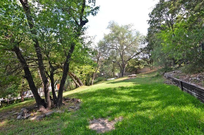 Building Photo - 4714 David Thomas Rd