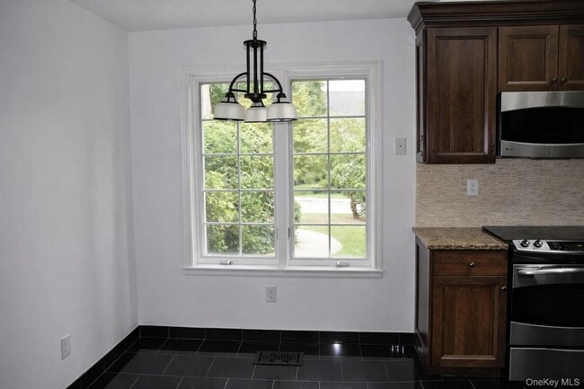 Building Photo - 42 Clarewood Dr