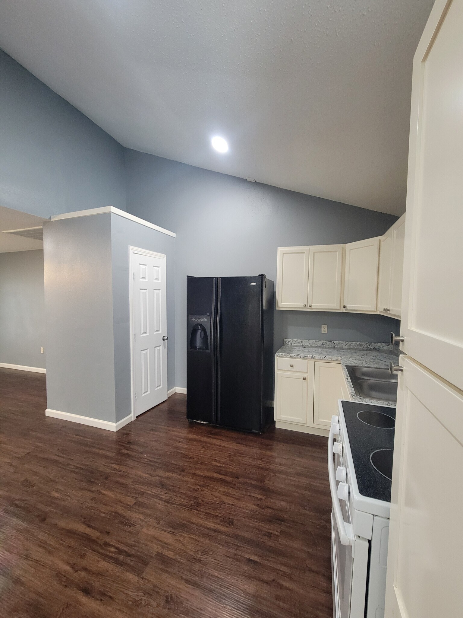 Building Photo - 16511 W Sandy Meadows Dr