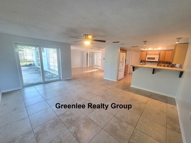 Building Photo - 7741 Treasure Pointe Dr