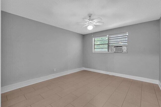 Building Photo - 626 SW 14th Ave