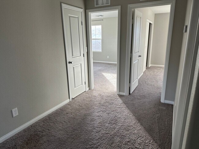 Building Photo - Upgraded, 3 bedroom Inspirada Townhome