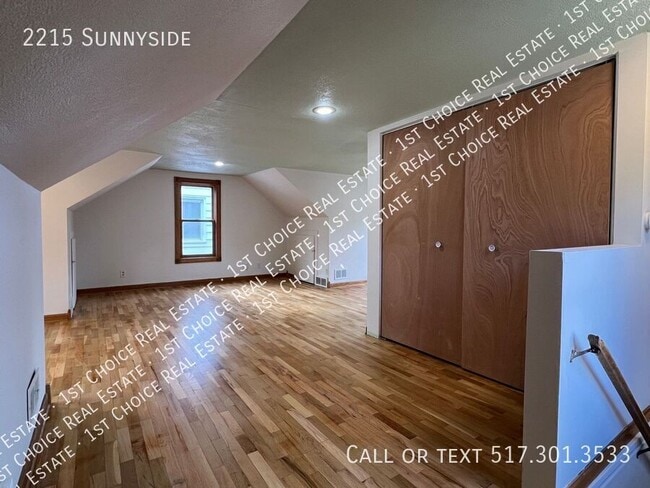Building Photo - 2215 Sunnyside-