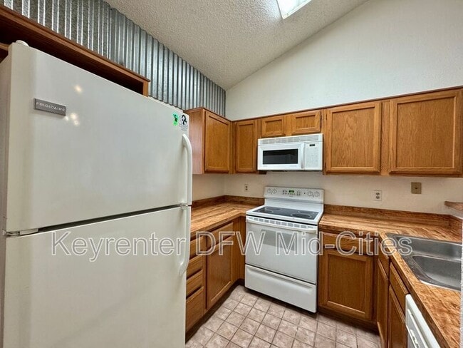 Building Photo - 4800 W Lovers Ln