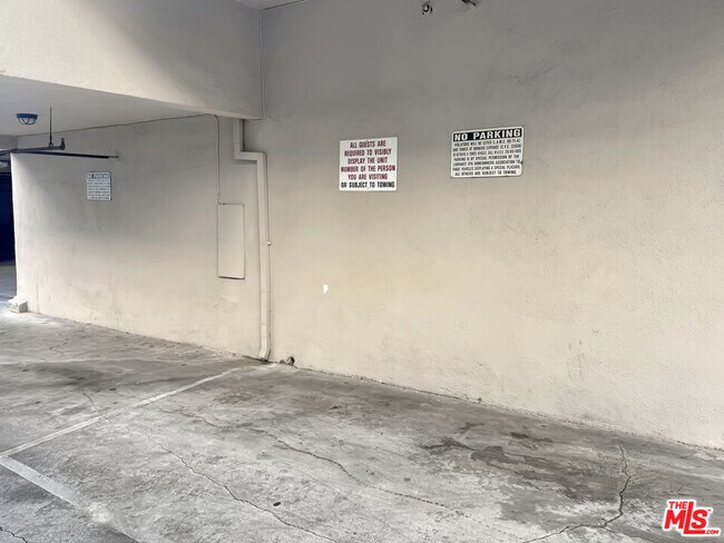 Building Photo - 976 Larrabee St