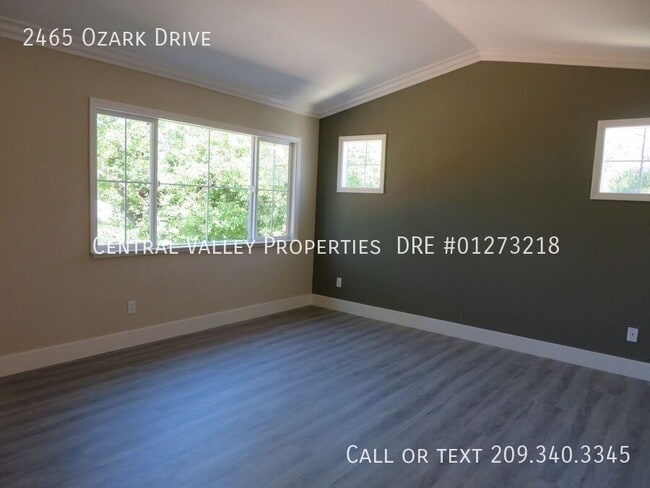 Building Photo - 2465 Ozark Dr
