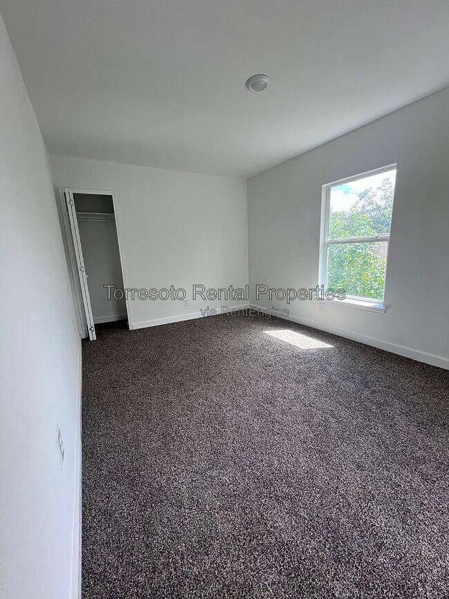 Building Photo - 224 W Pyron Ave
