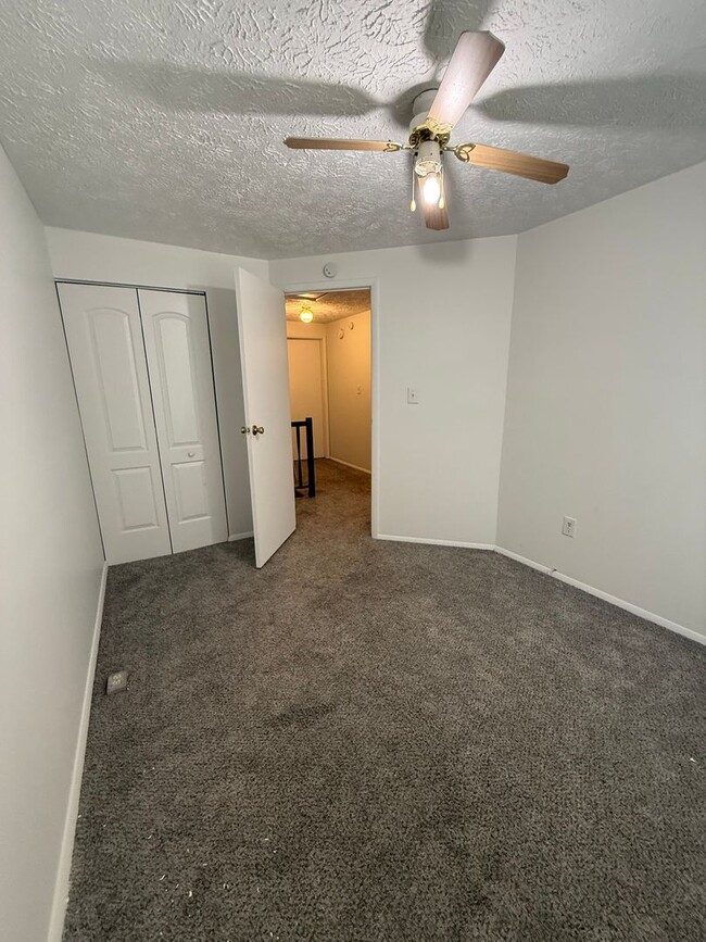 Building Photo - 3-Bedroom, 1.5 Bathroom Townhome at Magrud...