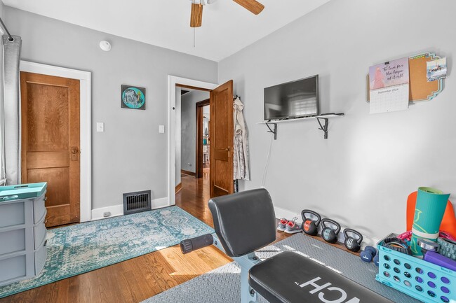 Building Photo - Charming 2-Bedroom Home for Rent in the He...