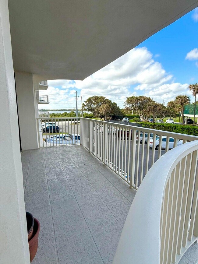 Building Photo - 5480 N Ocean Dr