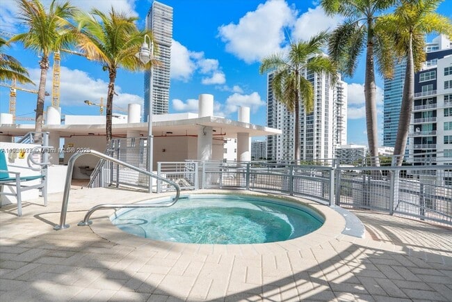 Building Photo - 350 NE 24th St