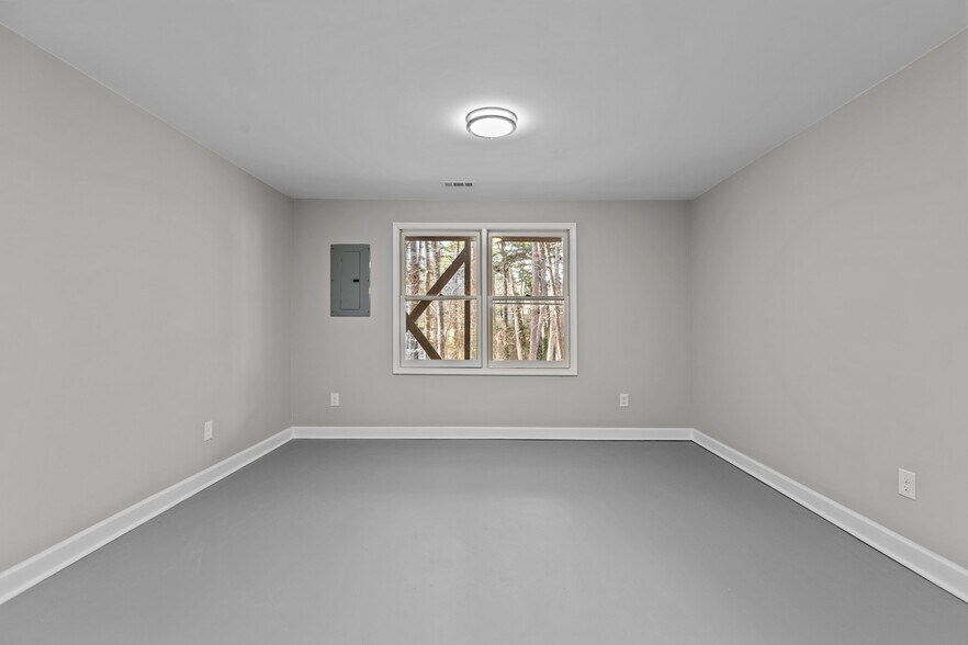 Building Photo - 5500 Fortunes Ridge Dr