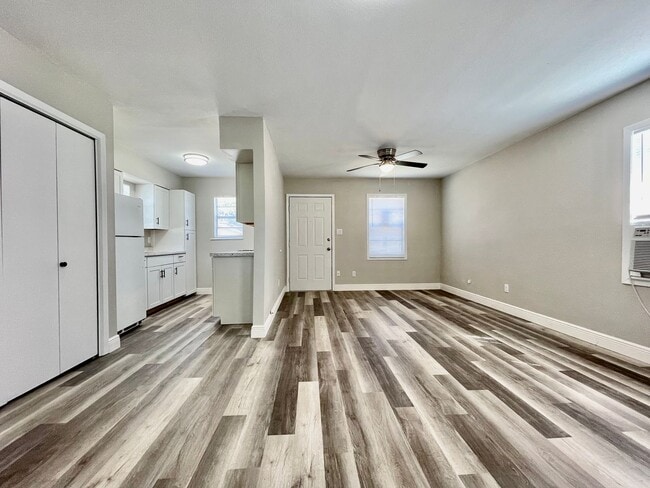 Building Photo - New & Improved 1 Bedroom and 1 Bathroom Home in the Center of San Marcos