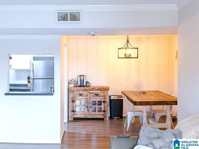 Building Photo - 1303 Woodland Vlg