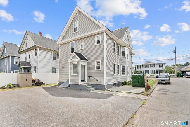 Building Photo - 768 Stratford Ave