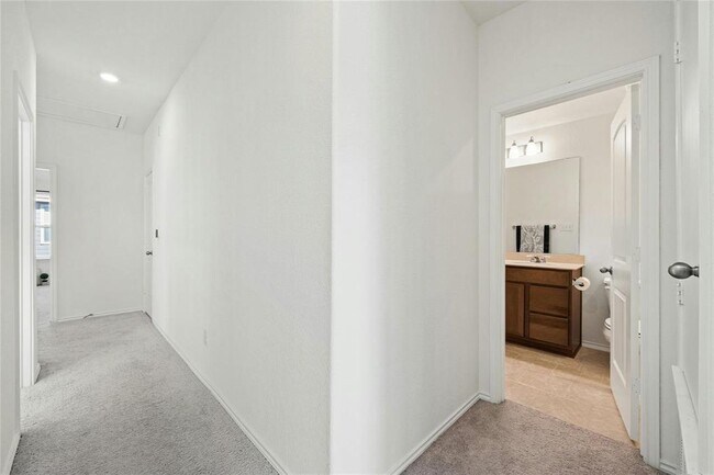 Building Photo - 402 Lynwood Gold Wy