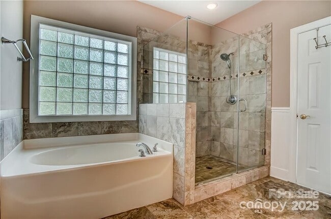 Building Photo - 8005 Weddington Downs Dr