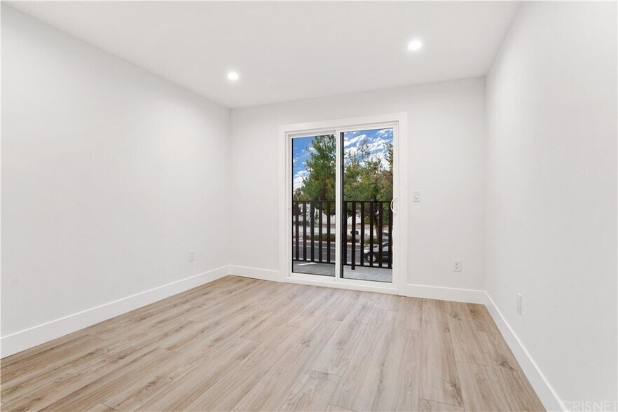 Building Photo - 18060 W Oxnard St