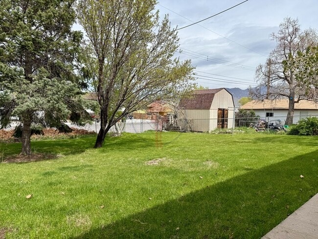 Building Photo - Stansbury Ave Duplex